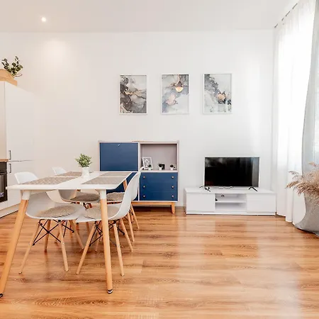Suur-posti Centre Apartment *