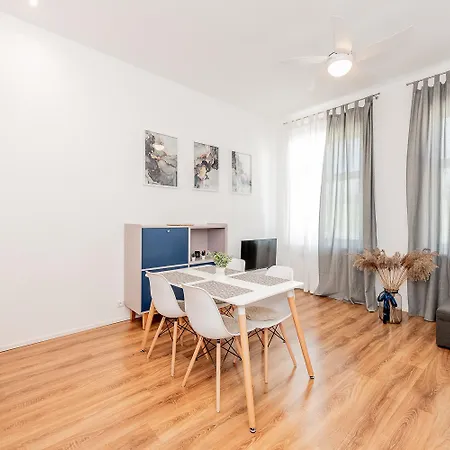 Suur-posti Centre Apartment *